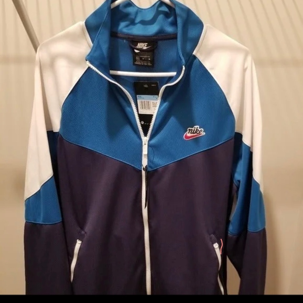 Nike Loose Fit Windrunner Jacket "NEW"